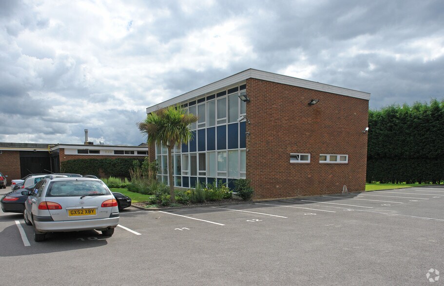 The Cmn, Cranleigh for sale - Primary Photo - Image 1 of 1