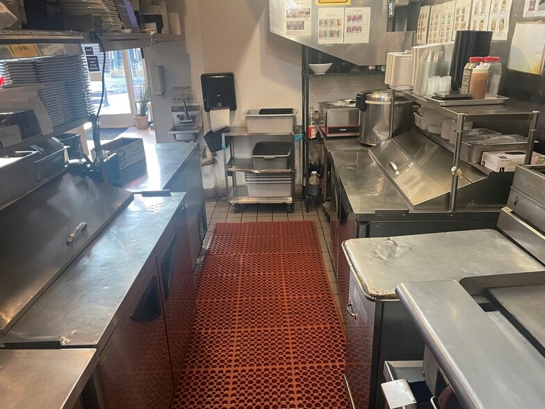 116 E Palm Ave, Burbank, CA for lease - Interior Photo - Image 3 of 7