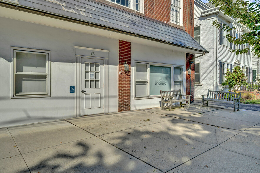 24 N Main St, Pennington, NJ for lease - Building Photo - Image 3 of 11