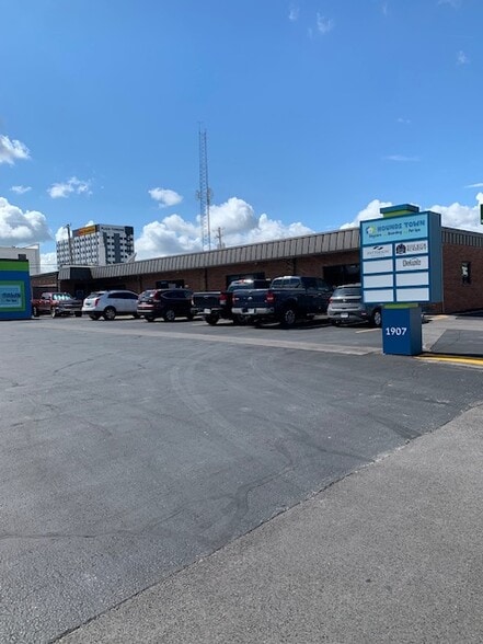 1907-1913 S Stewart Ave, Springfield, MO for lease - Building Photo - Image 2 of 7
