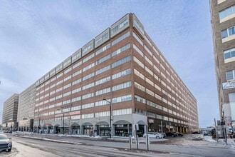 323-355 Rue Chabanel O, Montréal, QC for lease Primary Photo- Image 1 of 16