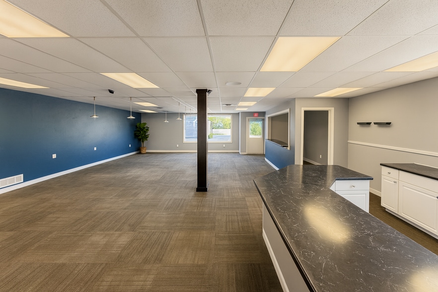 2257 Oneida St, Green Bay, WI for lease - Building Photo - Image 3 of 9