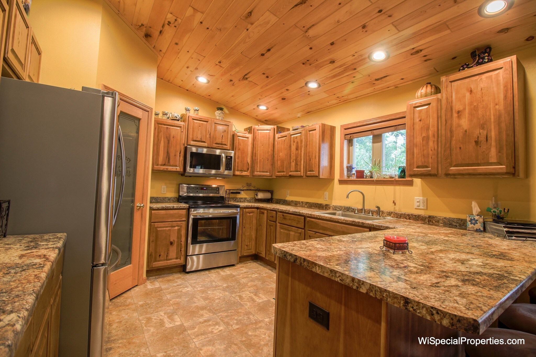 W505 Huron Bay Dr, Montello, WI 53949 Log Cabin Resort