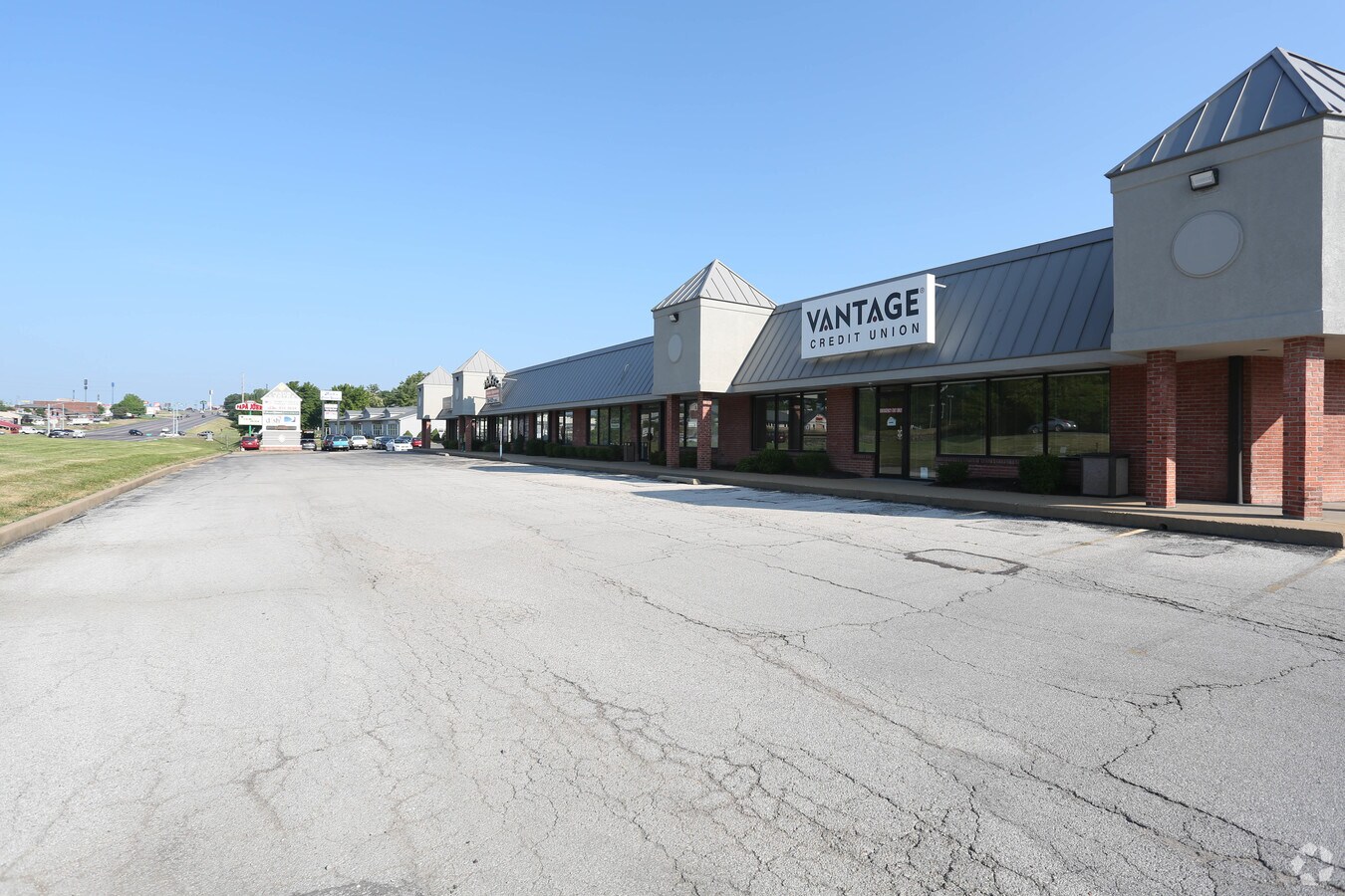 330 Festus Centre Dr, Festus, MO 63028