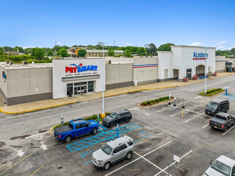 111-191 Cox Creek Pky S, Florence, AL for sale - Building Photo - Image 3 of 23