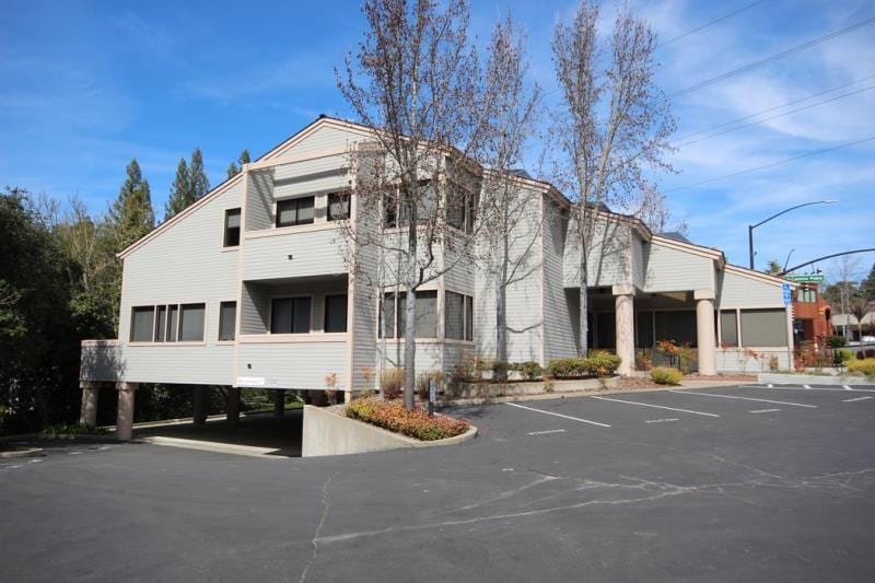 8 Camino Encinas, Orinda, CA for sale - Building Photo - Image 1 of 3