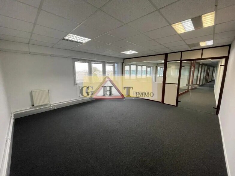 Office in Massy for lease - Interior Photo - Image 2 of 24