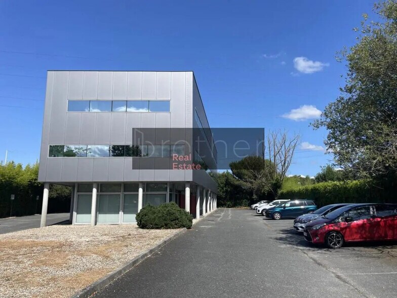Office in Floirac for lease - Building Photo - Image 1 of 6