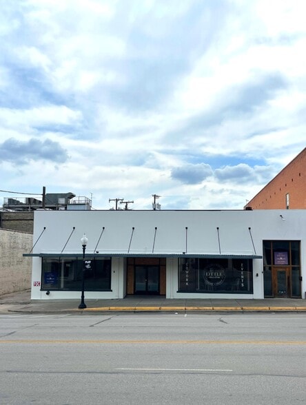 211 N Main St, Taylor, TX for lease - Building Photo - Image 2 of 10