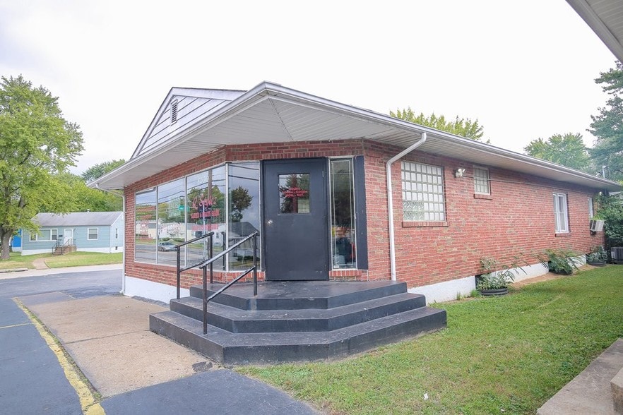 8200 Airport Rd, Berkeley, MO 63134