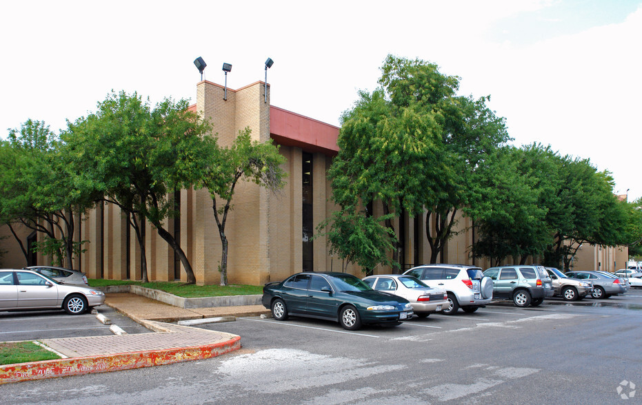 118 E Riverside Dr, Austin, TX for lease - Building Photo - Image 3 of 9