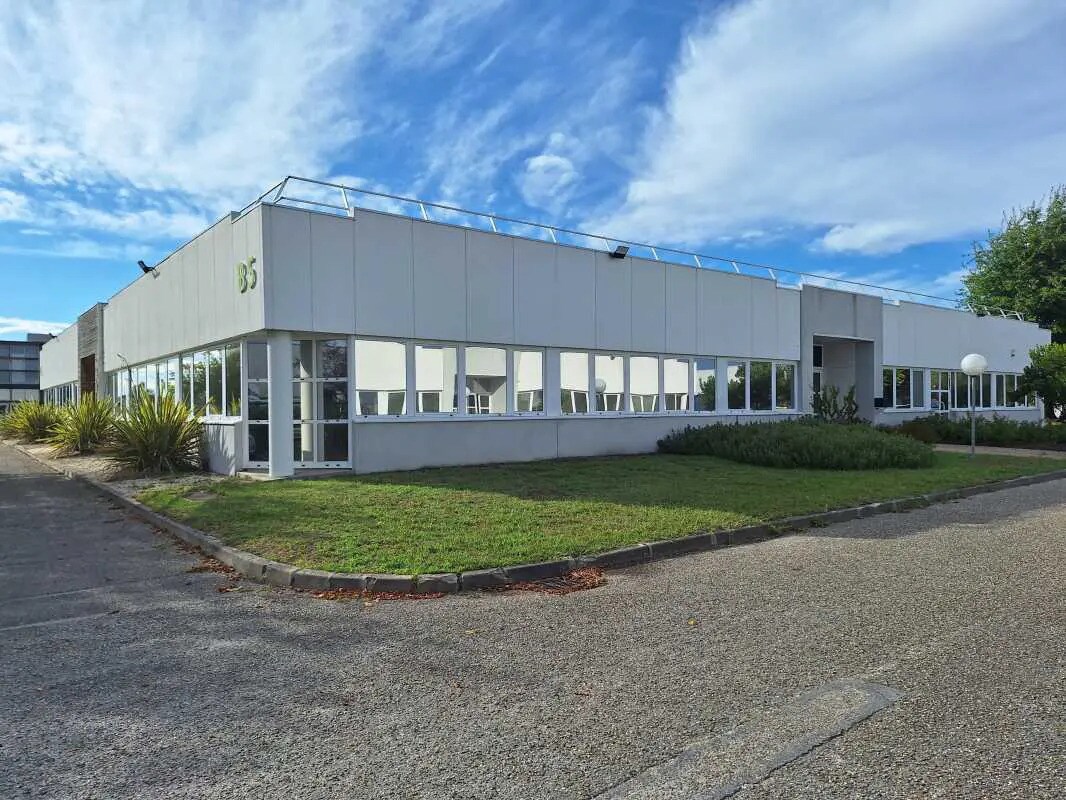 Office in Mérignac for lease Building Photo- Image 1 of 10