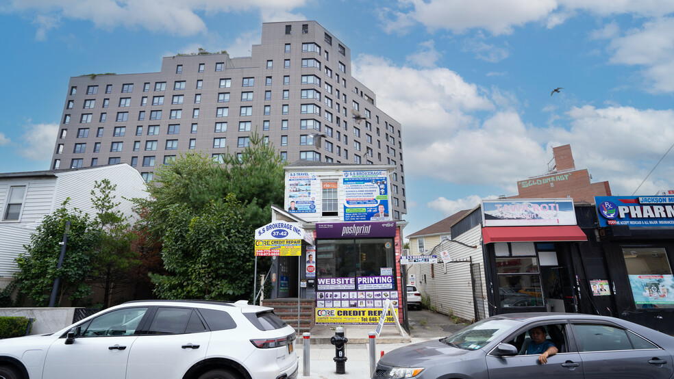 3742 72nd St, Flushing, NY for sale - Building Photo - Image 3 of 4