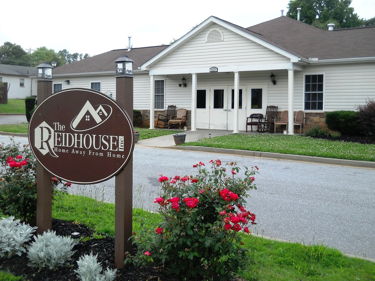 117 Dodd St, Wellford, SC 29385