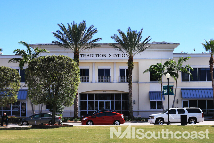 10451 SW Village Center Dr, Port Saint Lucie, FL for lease - Building Photo - Image 1 of 7