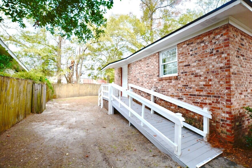 1752 Jessamine Rd, Charleston, SC for lease - Building Photo - Image 3 of 13