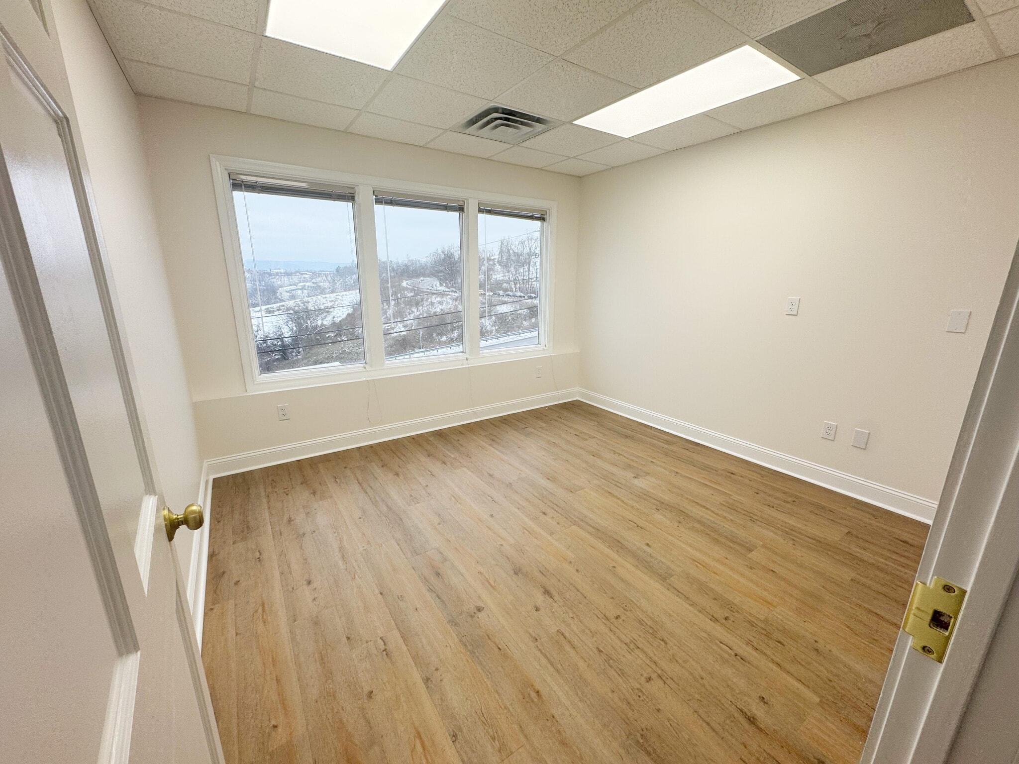 7000 Hampton Ctr, Morgantown, WV for lease Interior Photo- Image 1 of 2