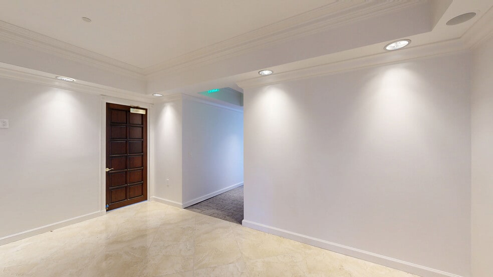 420 Royal Palm Way, Palm Beach, FL for lease - Matterport 3D Scan - Image 3 of 9