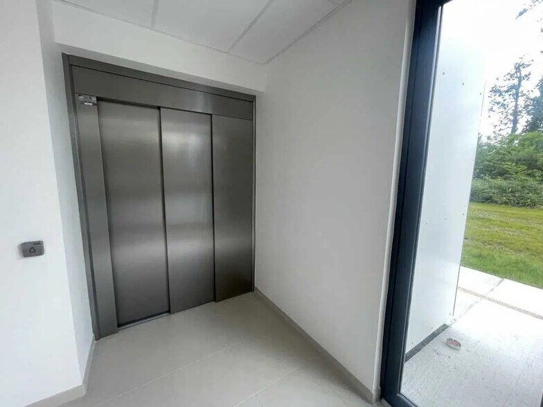Office in Mérignac for sale - Building Photo - Image 3 of 7