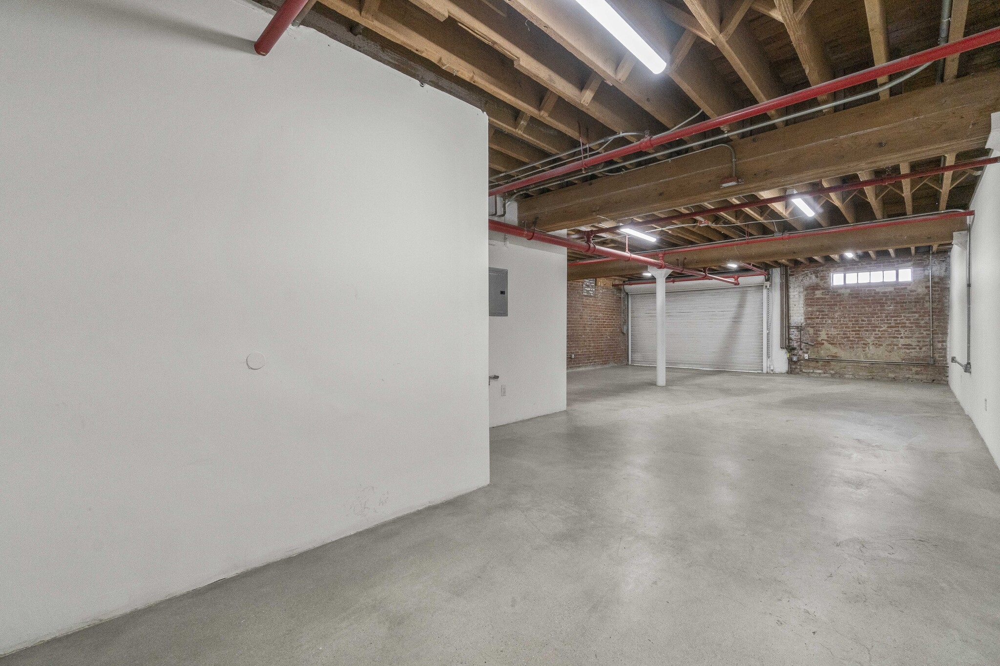 941 E 2nd St, Los Angeles, CA for lease Interior Photo- Image 1 of 4