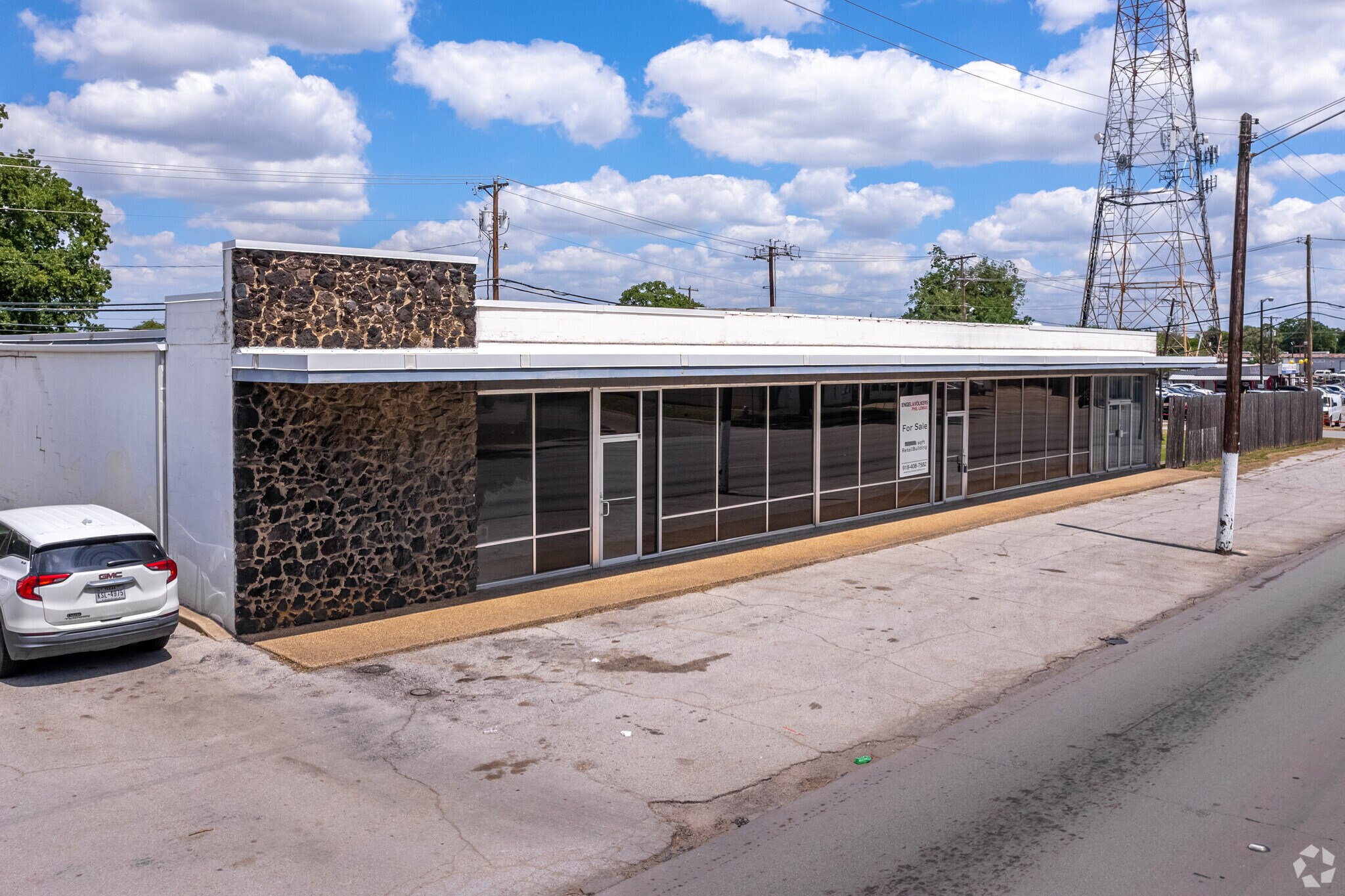 621 W Division St, Arlington, TX for sale Primary Photo- Image 1 of 1