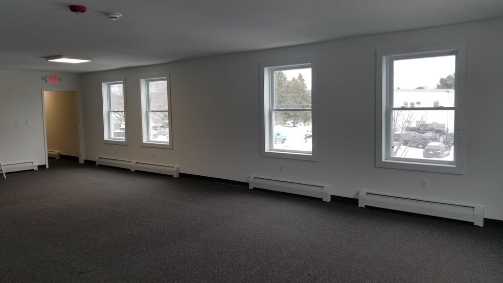 144 Thadeus St, South Portland, ME for lease - Building Photo - Image 2 of 10