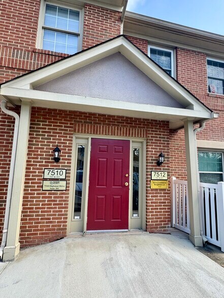 7501-7517 Presidential Ln, Manassas, VA for lease - Building Photo - Image 3 of 7