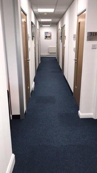 37-39 Balmoral Rd, Gillingham for lease - Interior Photo - Image 2 of 7