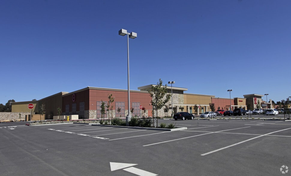 E Washington Pl & Highway 101, Petaluma, CA for lease - Building Photo - Image 2 of 7