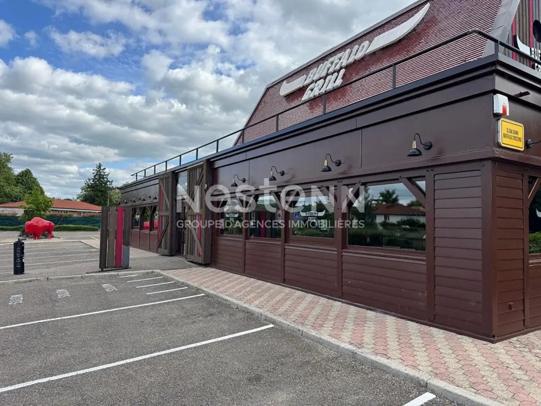 Flex in Verdun for sale Building Photo- Image 1 of 7
