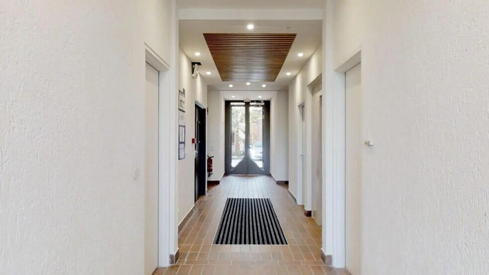 Office in Saint-Germain-en-Laye for lease - Interior Photo - Image 1 of 13