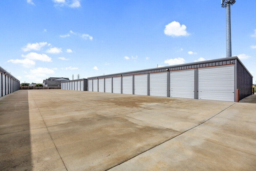 6402 Holly Rd, Corpus Christi, TX for sale - Building Photo - Image 3 of 7