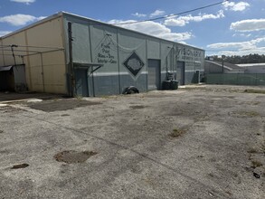 9207 N Hyaleah Rd, Tampa, FL for lease Building Photo- Image 1 of 6