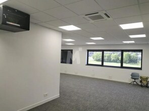 Office in Palaiseau for lease Interior Photo- Image 2 of 3