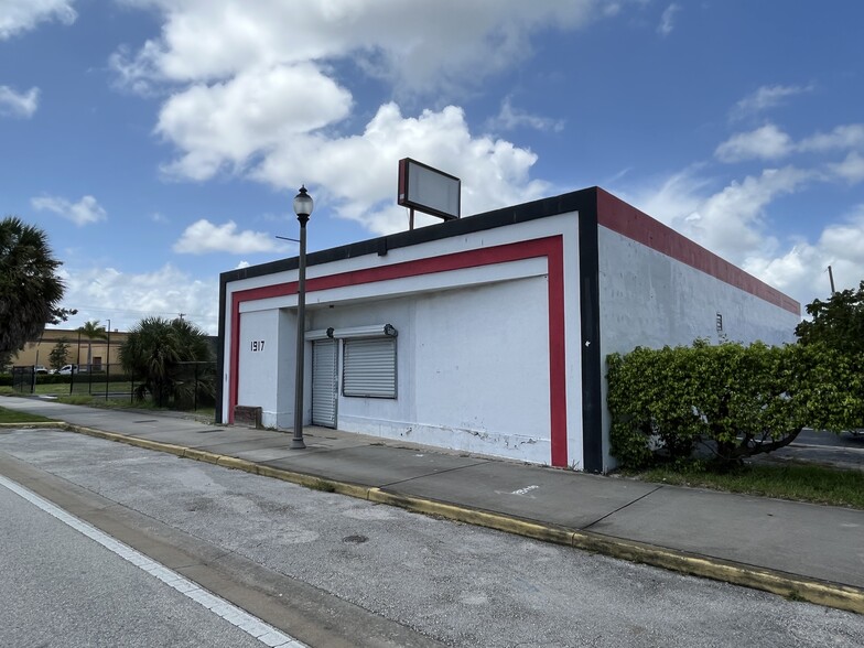 1917 N Dixie Hwy, West Palm Beach, FL for lease - Building Photo - Image 2 of 40