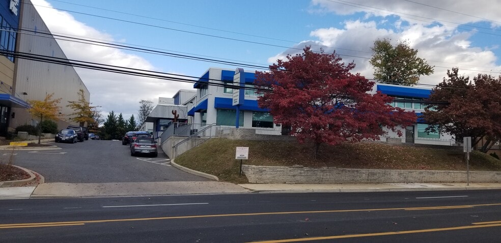 9101-9105 Gaither Rd, Gaithersburg, MD for lease - Building Photo - Image 3 of 7