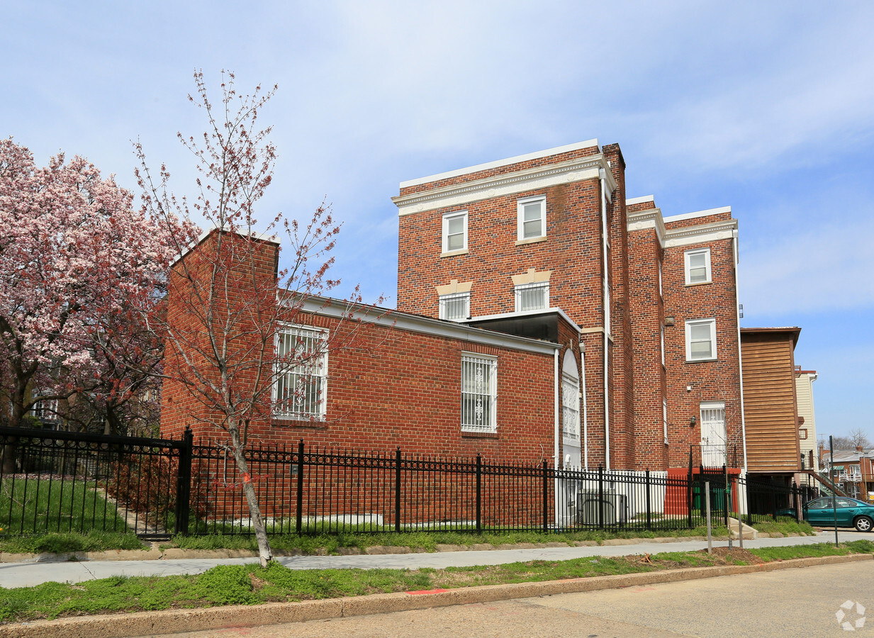 3517 16th St NW, Washington, DC 20010