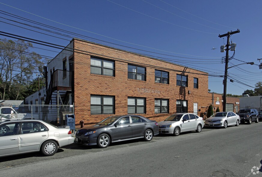 40 Roselle St, Mineola, NY for sale - Primary Photo - Image 1 of 1