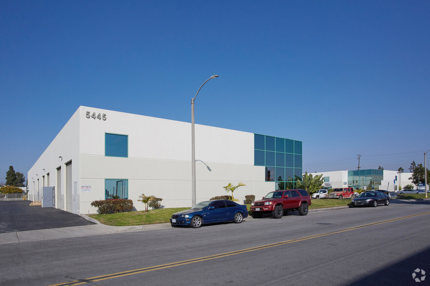 5445 Oceanus Dr, Huntington Beach, CA for lease - Building Photo - Image 2 of 13