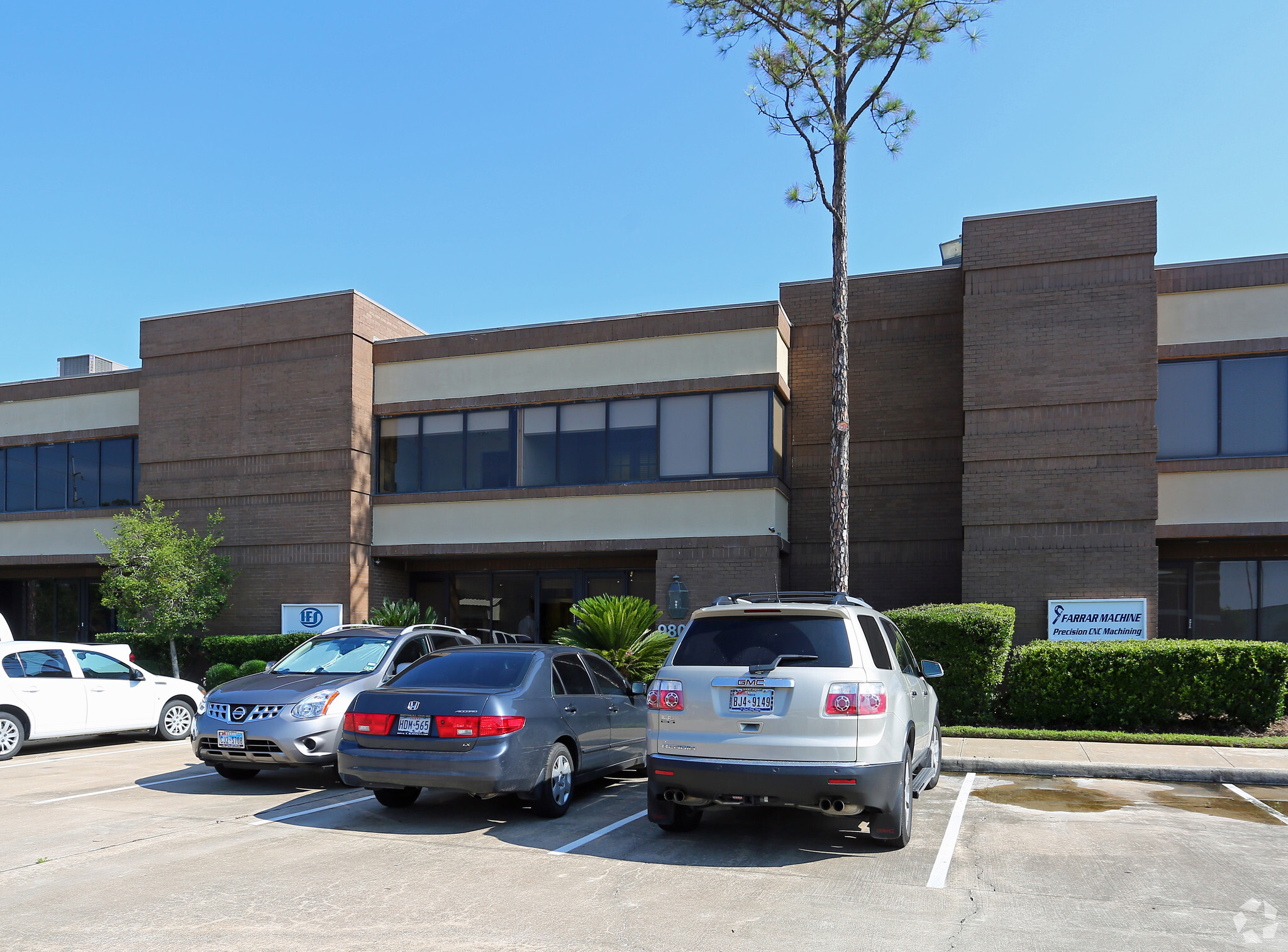 9807 Whithorn Dr, Houston, TX for lease Primary Photo- Image 1 of 10