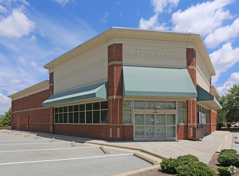 1587 Skeet Club Rd, High Point, NC for sale - Primary Photo - Image 1 of 1