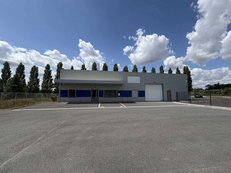 Office in Breuil-le-Sec for lease - Building Photo - Image 1 of 8