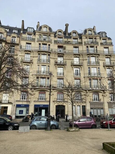 Retail in Paris for lease - Building Photo - Image 1 of 9