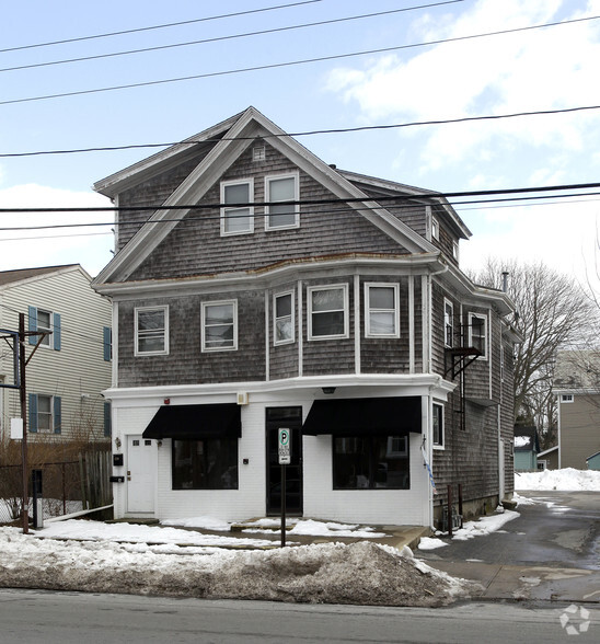 493-495 Broadway, Newport, RI for sale - Primary Photo - Image 1 of 1