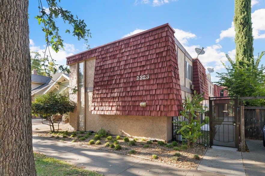 2323 W St, Sacramento, CA for sale - Building Photo - Image 2 of 36