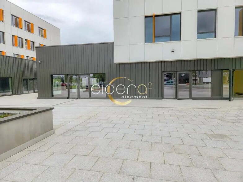 Retail in Clermont-Ferrand for lease - Building Photo - Image 2 of 8