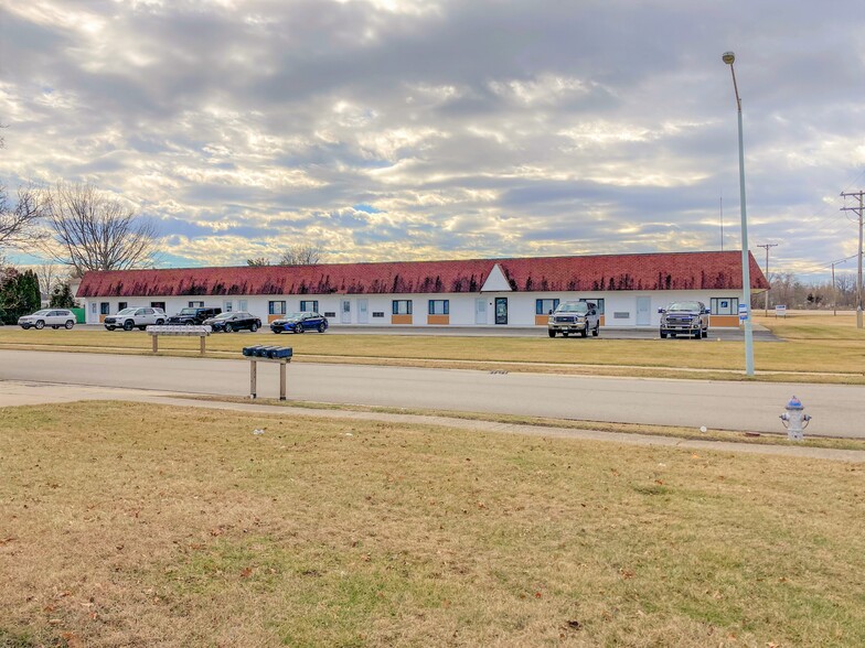 900 Christopher Ln, Springfield, IL for sale - Building Photo - Image 1 of 1