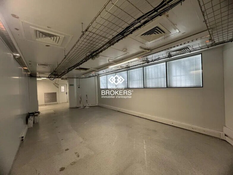 Retail in Saint-Aubin for lease - Building Photo - Image 2 of 14