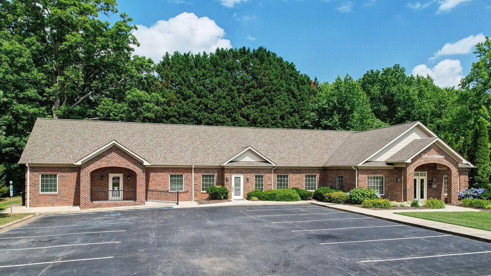 1404 Front St, Reidsville, NC for sale - Primary Photo - Image 1 of 51