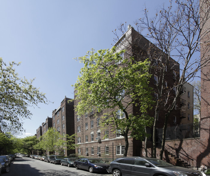 35-30 81st St, Jackson Heights, NY for sale - Primary Photo - Image 1 of 10